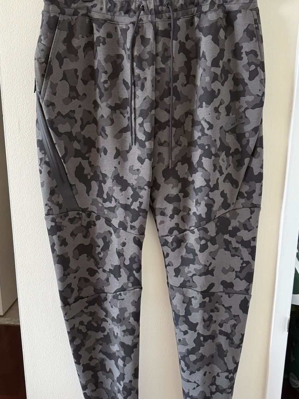 Nike Men's Tech Fleece Gray Camo Jogger Pants